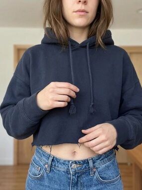 Levi’s Black Cropped Hooded Sweatshirt w/ Raw Hem